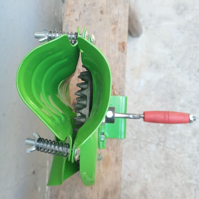 Farming Tools For Agriculture - Hand Crank Corn Thresher Mini Manual